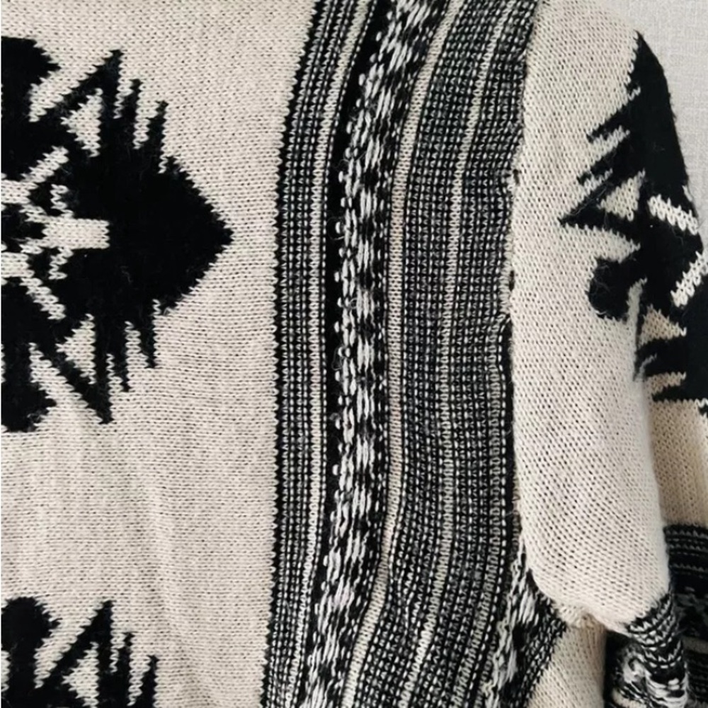 Aztec Patterned Open Front Sweater By Debut S/M - image 4